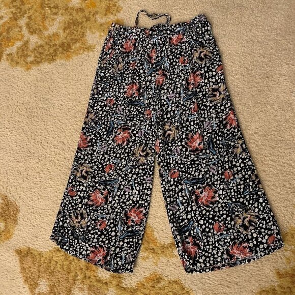 CYNTHIA ROWLEY. Size M. Pockets. Elastic Drawstring Waist. Crop pants. B69 - Picture 1 of 6
